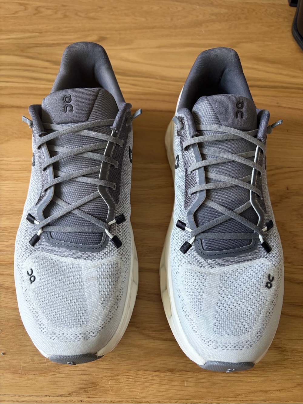 On Cloud Men's/Unisex Cloudswift Lightweight Gray Running Sneakers
